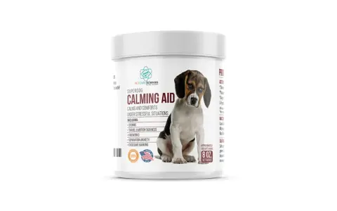 Flacon de SuperDog Calming Aid, un sédatif chien pour apaiser les animaux stressés par les orages, feux d'artifice ou anxiété de séparation.