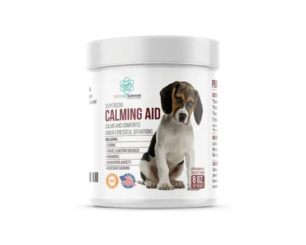 Flacon de SuperDog Calming Aid, un sédatif chien pour apaiser les animaux stressés par les orages, feux d'artifice ou anxiété de séparation.