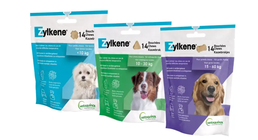Trois paquets de Zylkène pour chiens, avec des photos de chiens. Le produit aide à calmer les chiens. Zylkène effet au bout de combien de temps ?